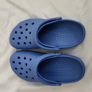 Crocs - Size 7 W 5 M’s